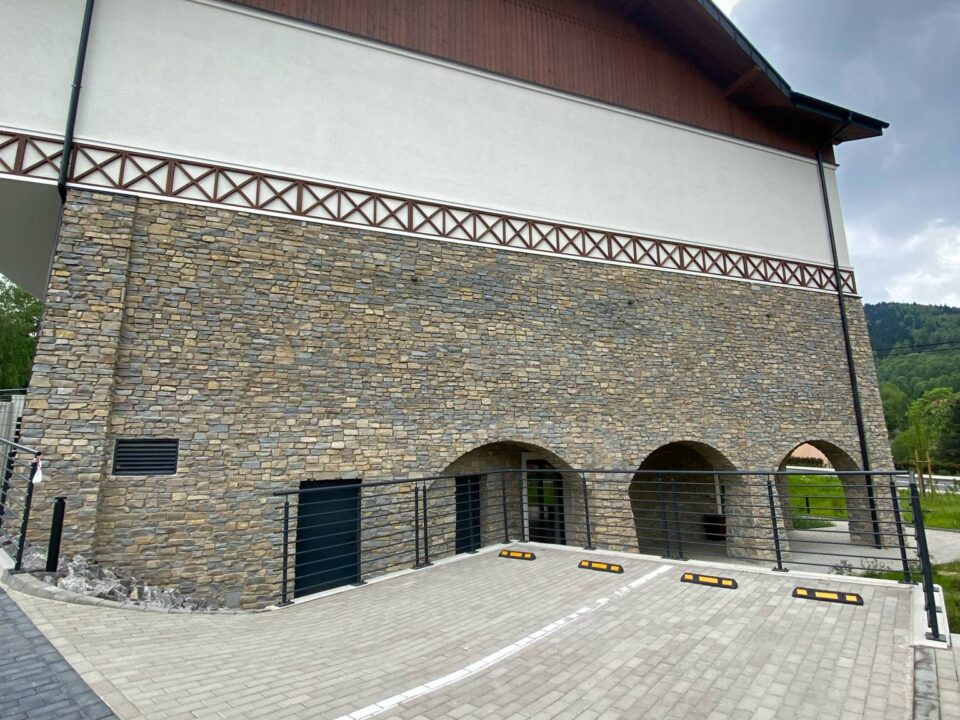 Elewacja z kamienia