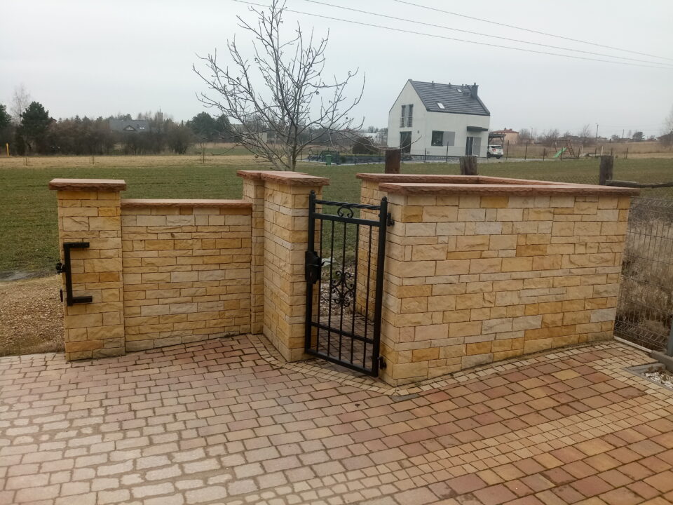 ogrodzenie z kamienia
